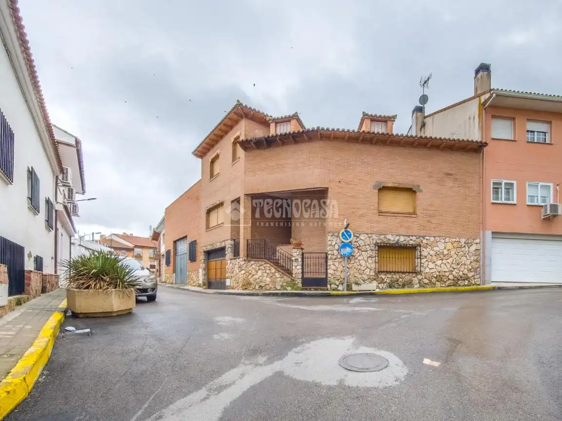 Vista exterior de Casa adosada en venta en Campo Real