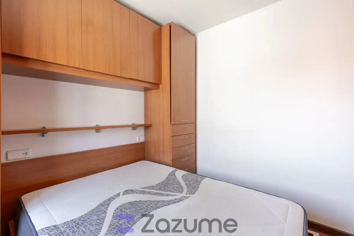 Habitación de Piso de alquiler en Madrid con Calefacción, Amueblado y Horno