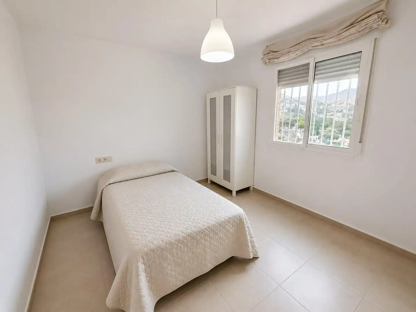 Bedroom of Flat for rent in Málaga  with Air Conditioner, Terrace and Furnished