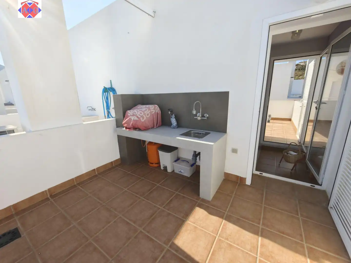 Küche von Dachboden zum Verkauf in Lújar mit Klimaanlage, Terrasse und Möbliert