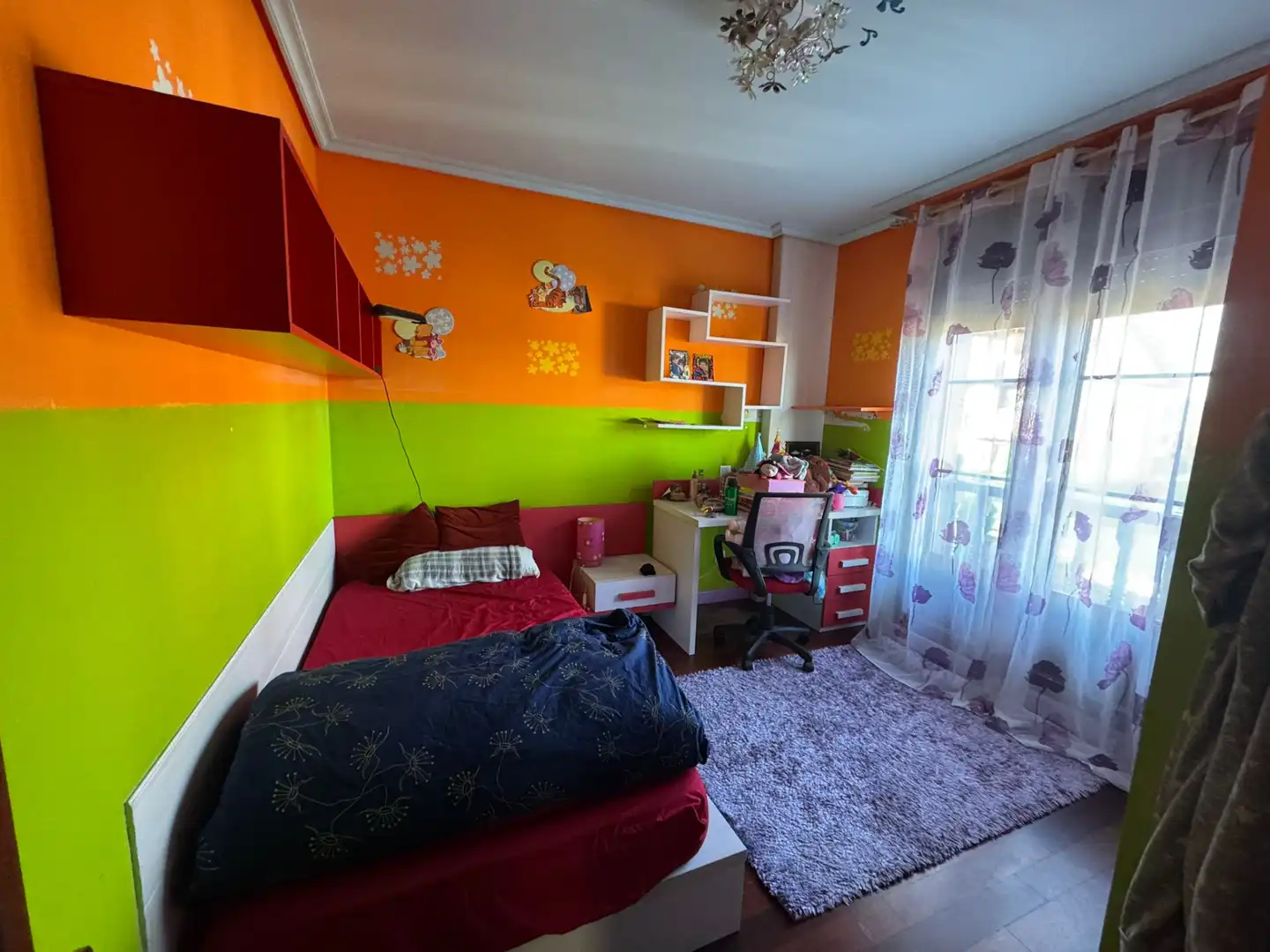 Schlafzimmer von Einfamilien-Reihenhaus zum Verkauf in Polanco mit Heizung, Privatgarten und Terrasse