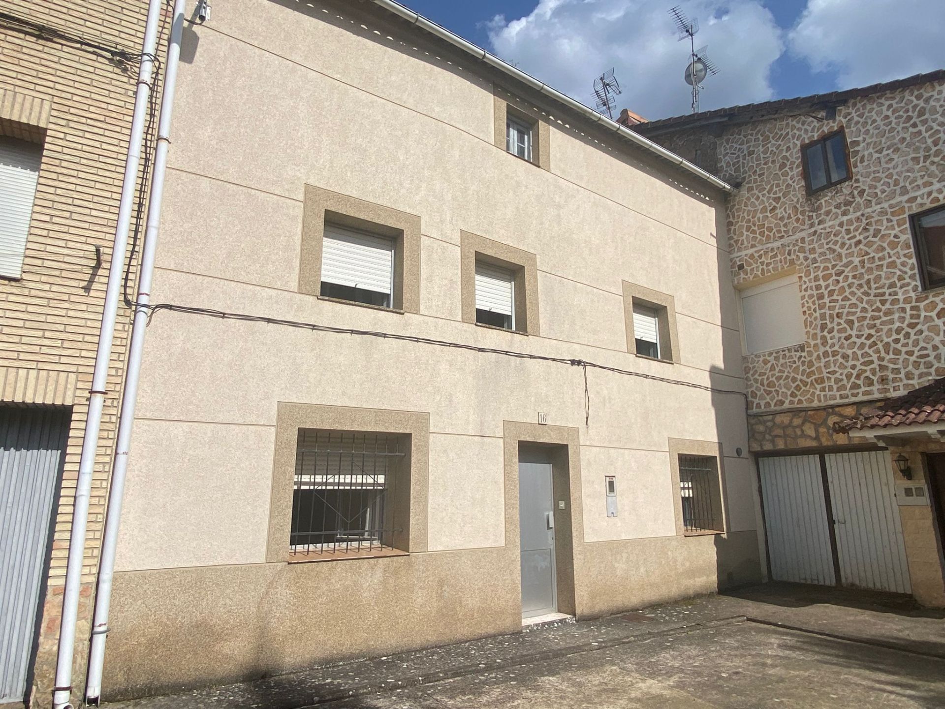 Exterior view of Country house for sale in Villafranca Montes de Oca  with Heating, Private garden and Storage room
