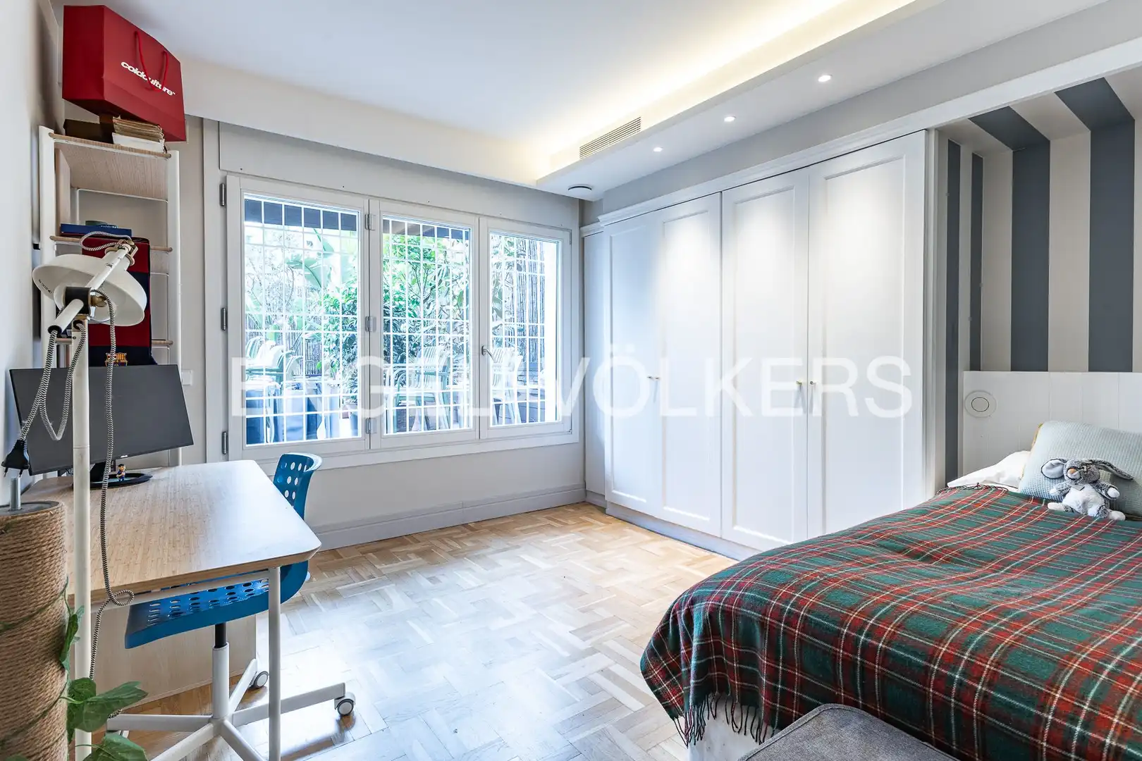 Bedroom of Flat for sale in Barcelona  with Air Conditioner, Heating and Parquet flooring