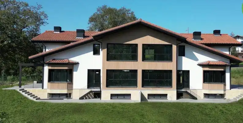 Vista exterior de Casa o xalet en venda en Amorebieta-Etxano amb Calefacció i Terrassa