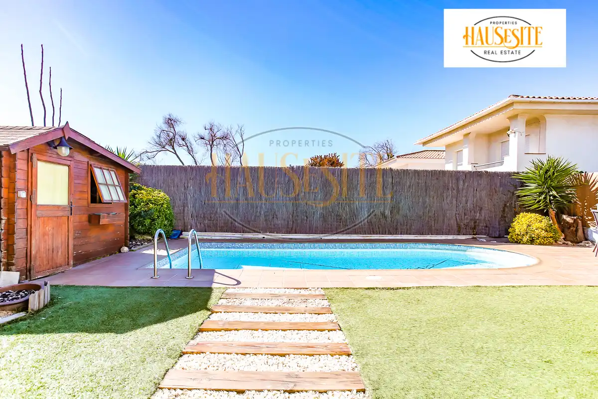 Piscina de Casa o chalet en venta en Sant Pere de Ribes con Aire acondicionado, Calefacción y Jardín privado