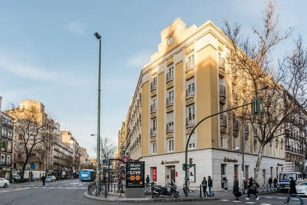 Außenansicht von Wohnungen zur Miete in Madrid mit Klimaanlage, Heizung und Möbliert