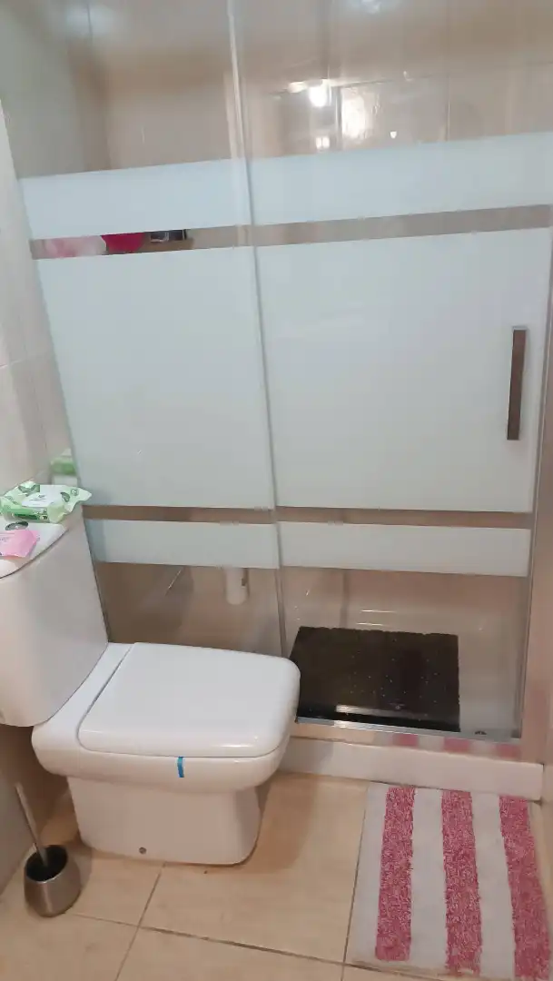 Badezimmer von Wohnung zum Verkauf in Montbrió del Camp mit Klimaanlage, Heizung und Privatgarten