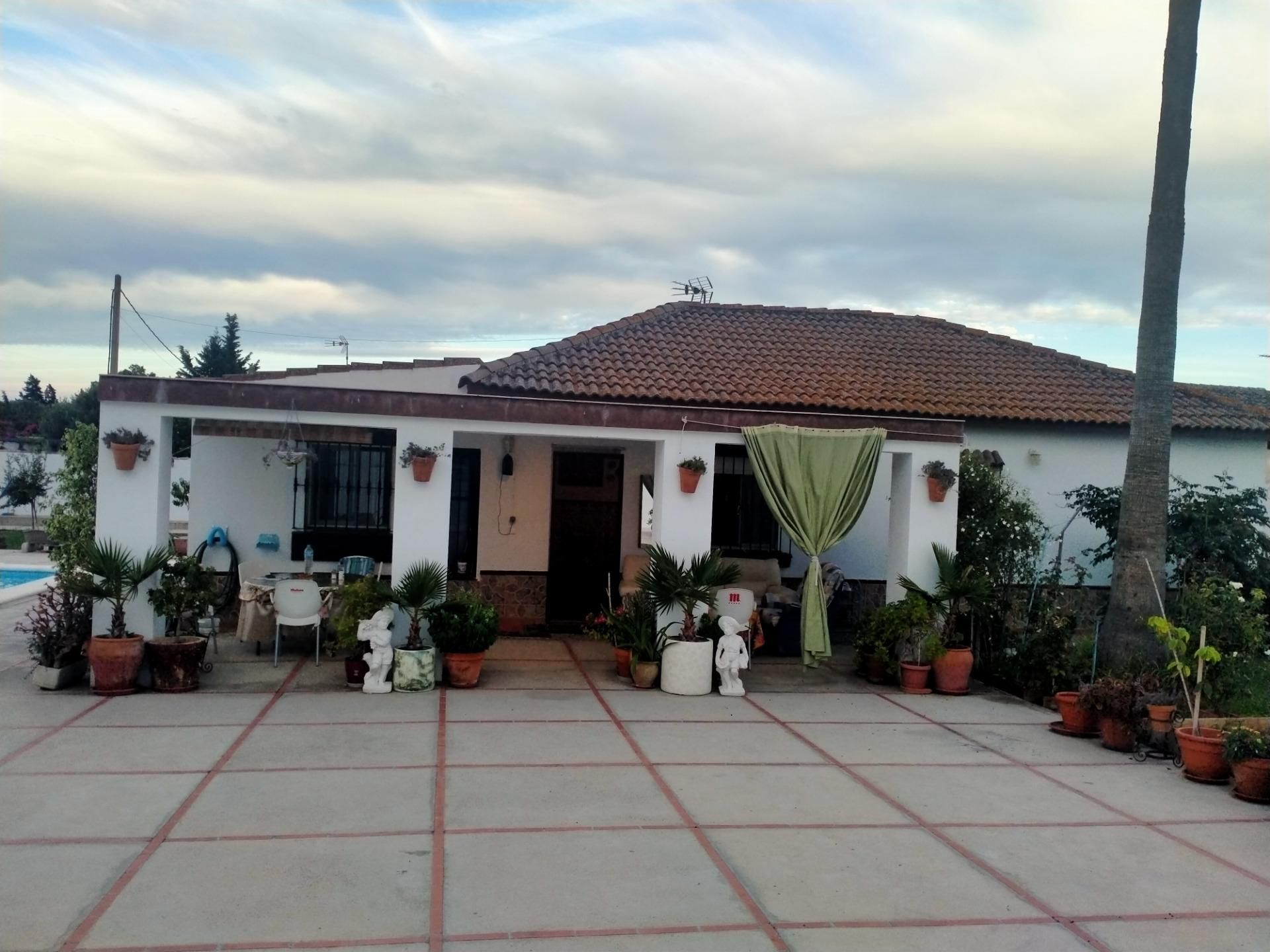 Exterior view of House or chalet for sale in Chiclana de la Frontera  with Heating, Private garden and Terrace