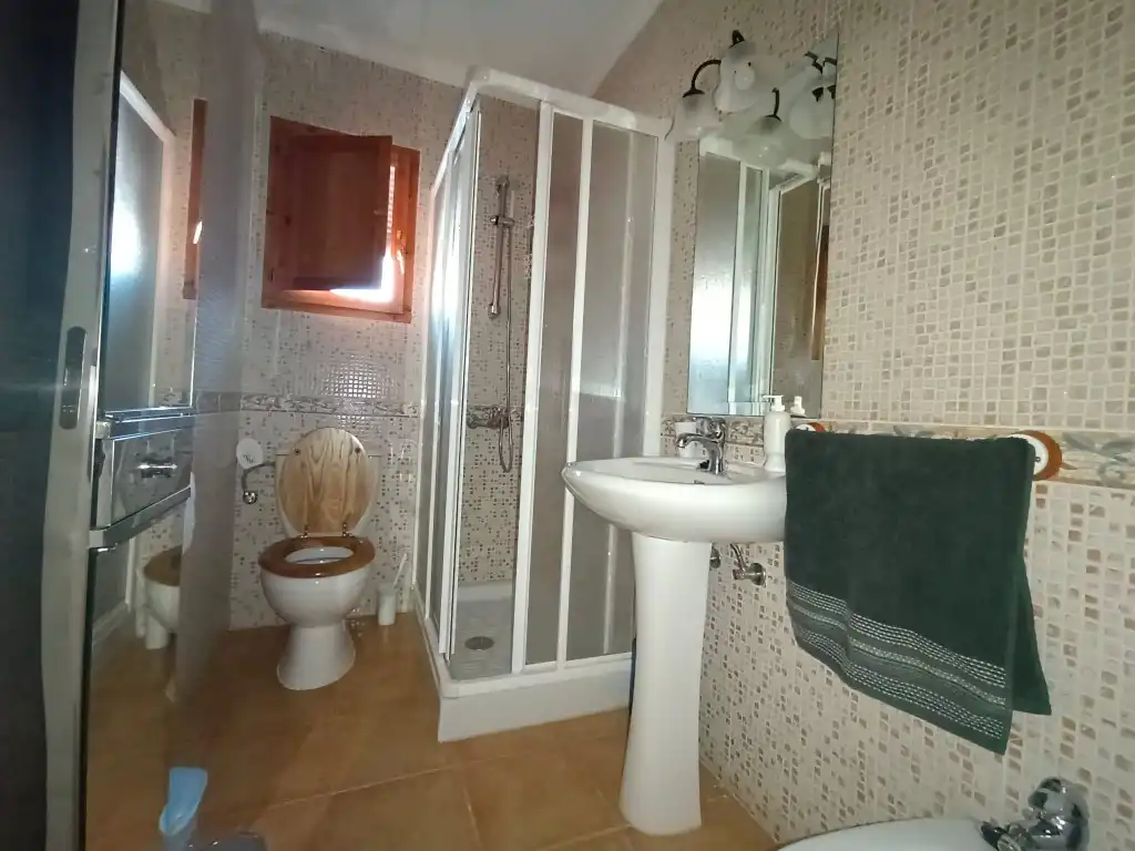 Badezimmer von Country house zum Verkauf in Casabermeja mit Privatgarten, Schwimmbad und Möbliert