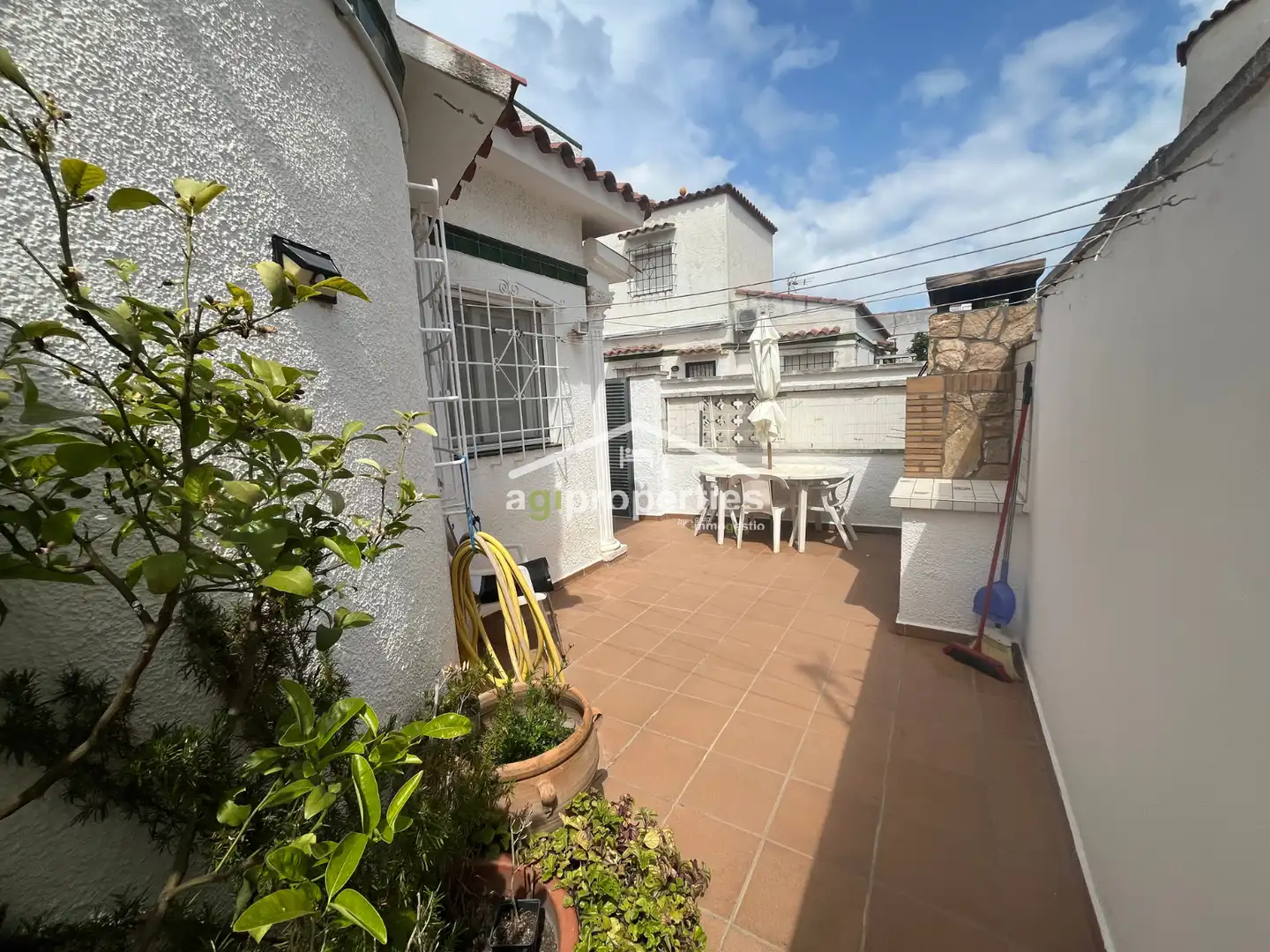 Außenansicht von Haus oder Chalet zum Verkauf in Empuriabrava mit Klimaanlage und Terrasse