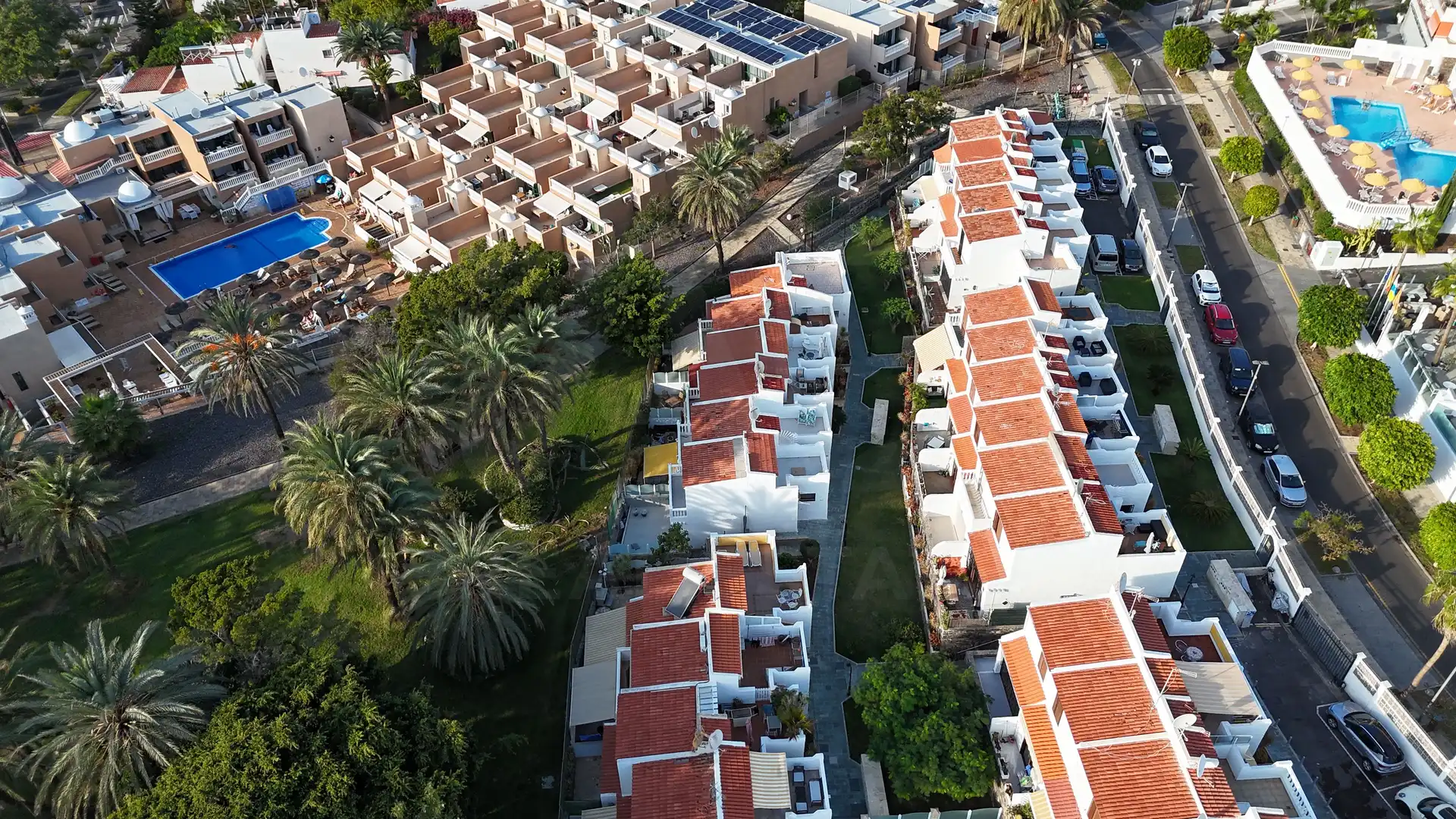 Vista exterior de Casa adosada en venta en Adeje con Terraza y Piscina