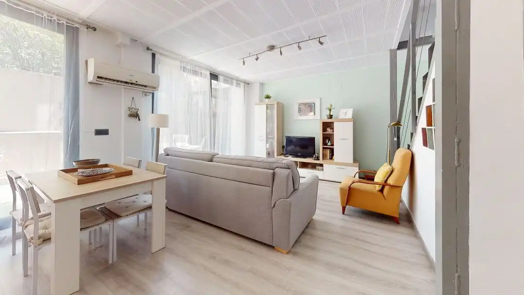 Sala d'estar de Pis en venda en Madrid amb Jardí privat i Moblat