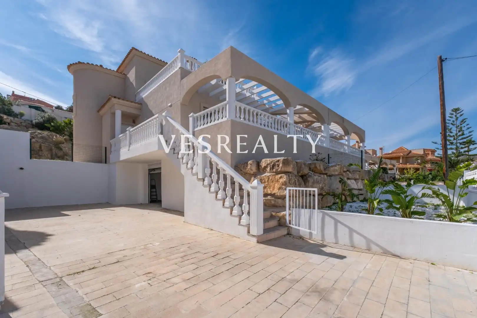 Villa mit Garten zum Verkauf in Pueblo Acantilado - Lanuza