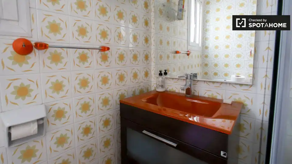Baño de Piso de alquiler en Valencia con Aire acondicionado, Calefacción y Amueblado