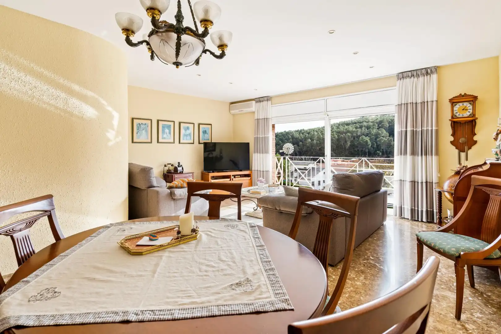 Sala d'estar de Casa adosada en venda en La Palma de Cervelló amb Calefacció, Jardí privat i Forn