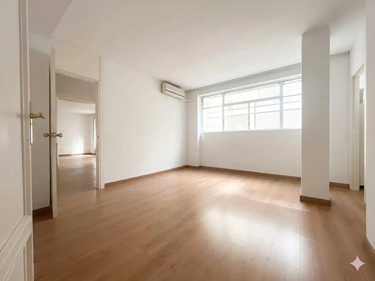 Sala d'estar de Pis en venda en Madrid amb Calefacció, Parquet i Traster