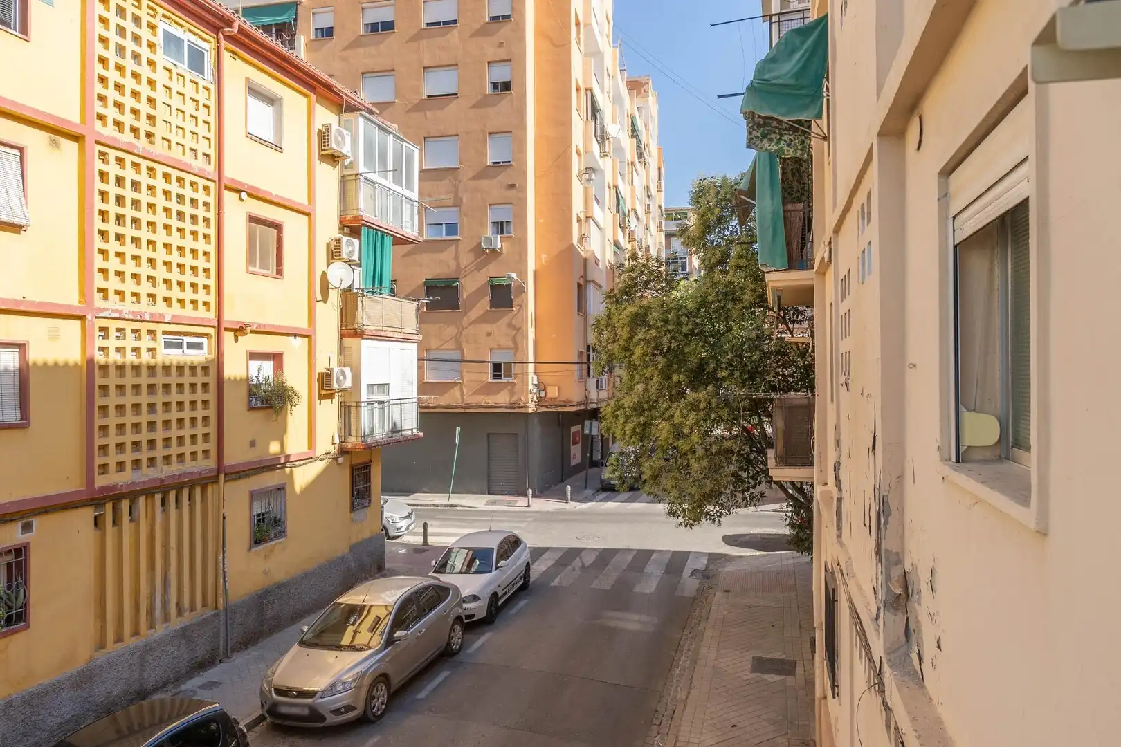 Vista exterior de Pis en venda en Granada amb Aire condicionat i Balcó