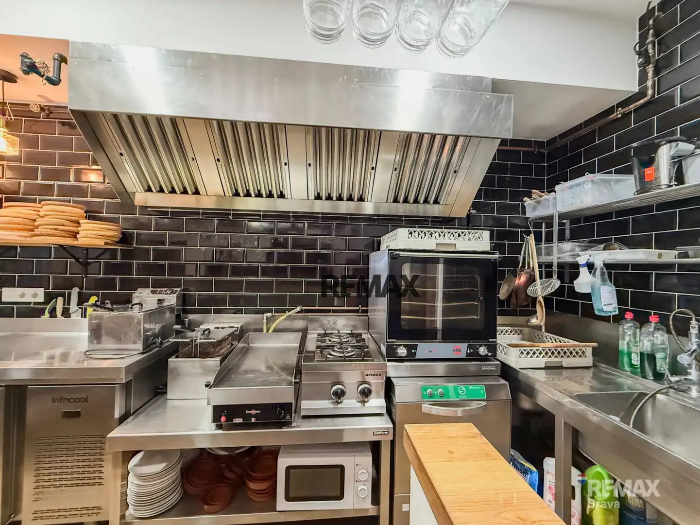 Cocina de Local de alquiler en Empuriabrava con Aire acondicionado, Terraza y Amueblado