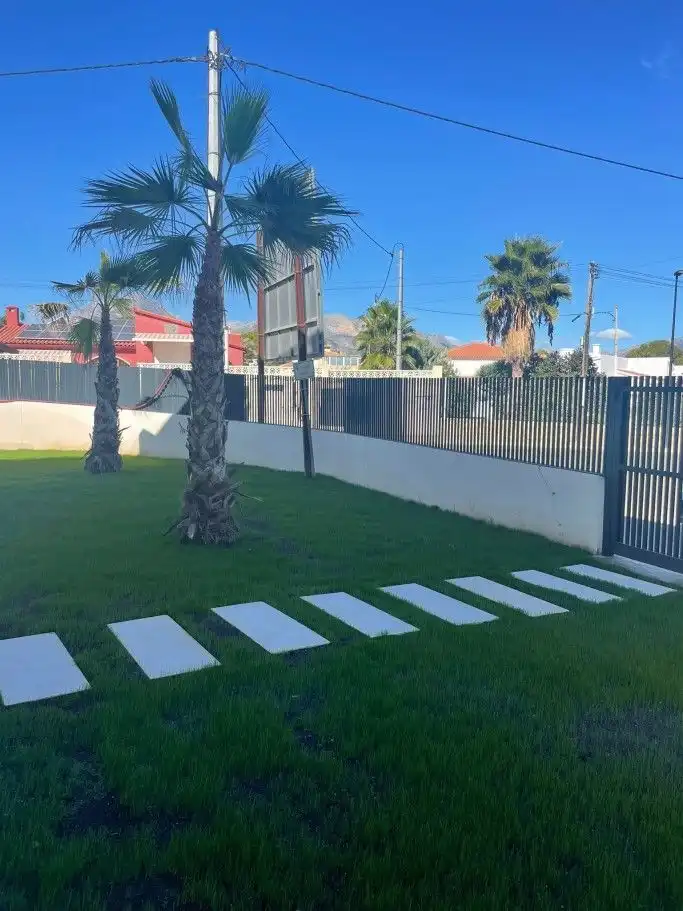 Vista exterior de Casa o chalet en venta en L'Alfàs del Pi con Aire acondicionado, Calefacción y Jardín privado