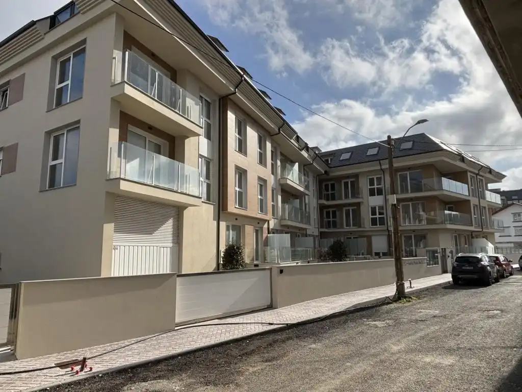 Vista exterior de Pis en venda en Ortigueira amb Calefacció, Jardí privat i Terrassa