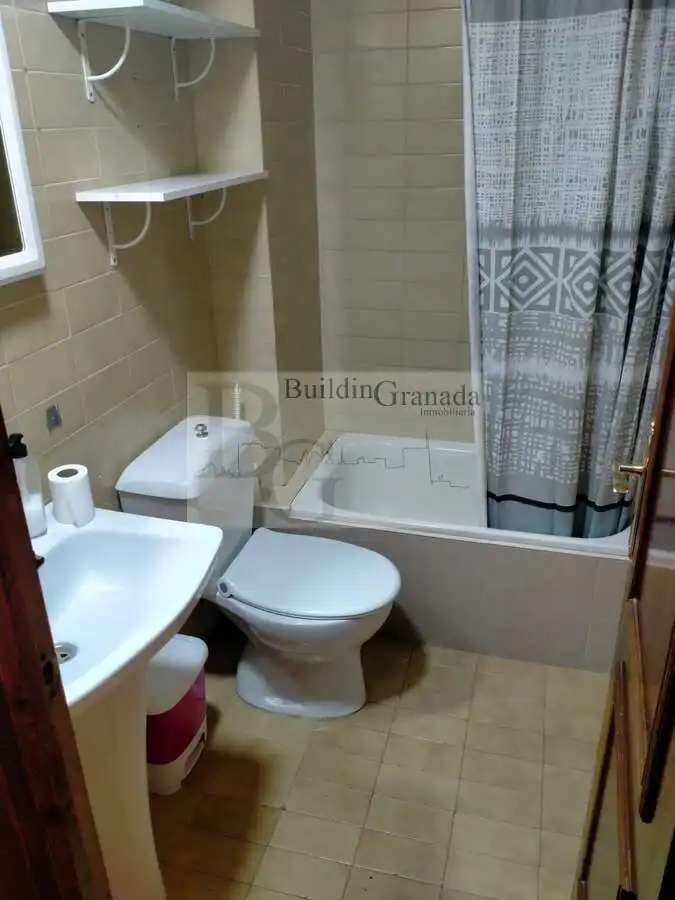 Badezimmer von Wohnung zur Miete in Granada mit Terrasse, Möbliert und Gemeinschaftspool