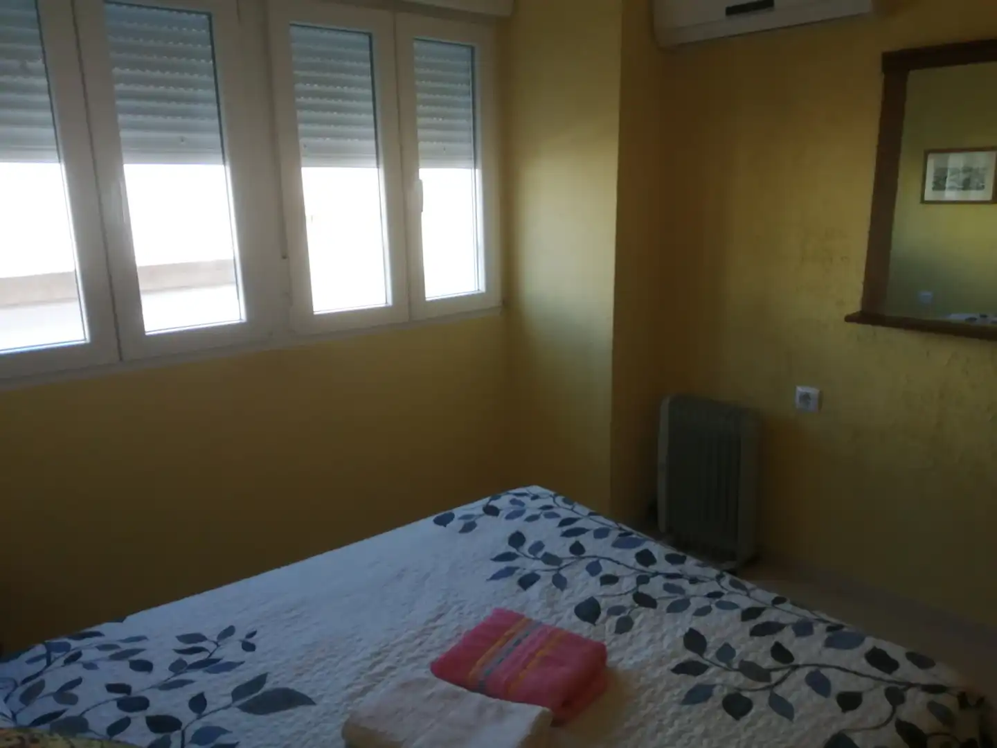 Habitación de Piso de alquiler en Cádiz con Aire acondicionado, Terraza y Amueblado