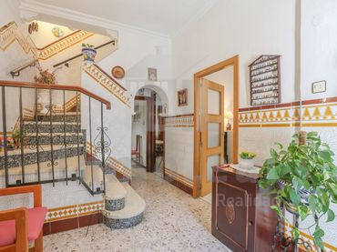 Adosado con balcón en venta en Calle Dolores León