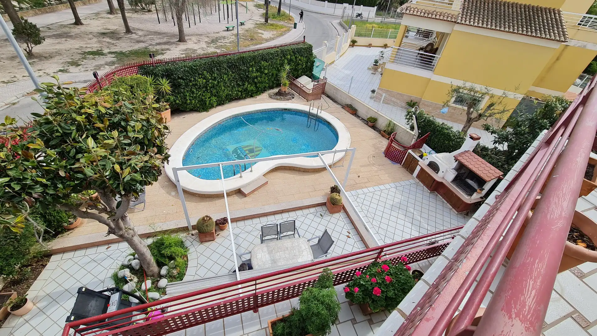 Piscina de Casa o xalet en venda en Oliva amb Aire condicionat, Calefacció i Jardí privat