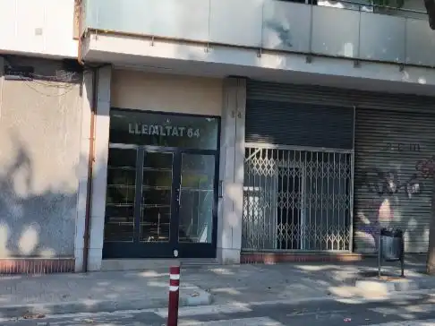 Local de lloguer en Esplugues de Llobregat amb Aire condicionat