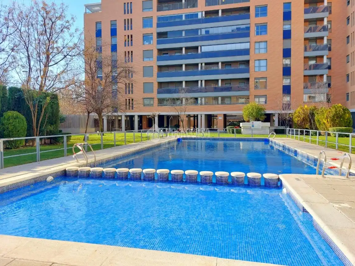 Piscina de Pis en venda en Zaragoza amb Aire condicionat, Calefacció i Terrassa