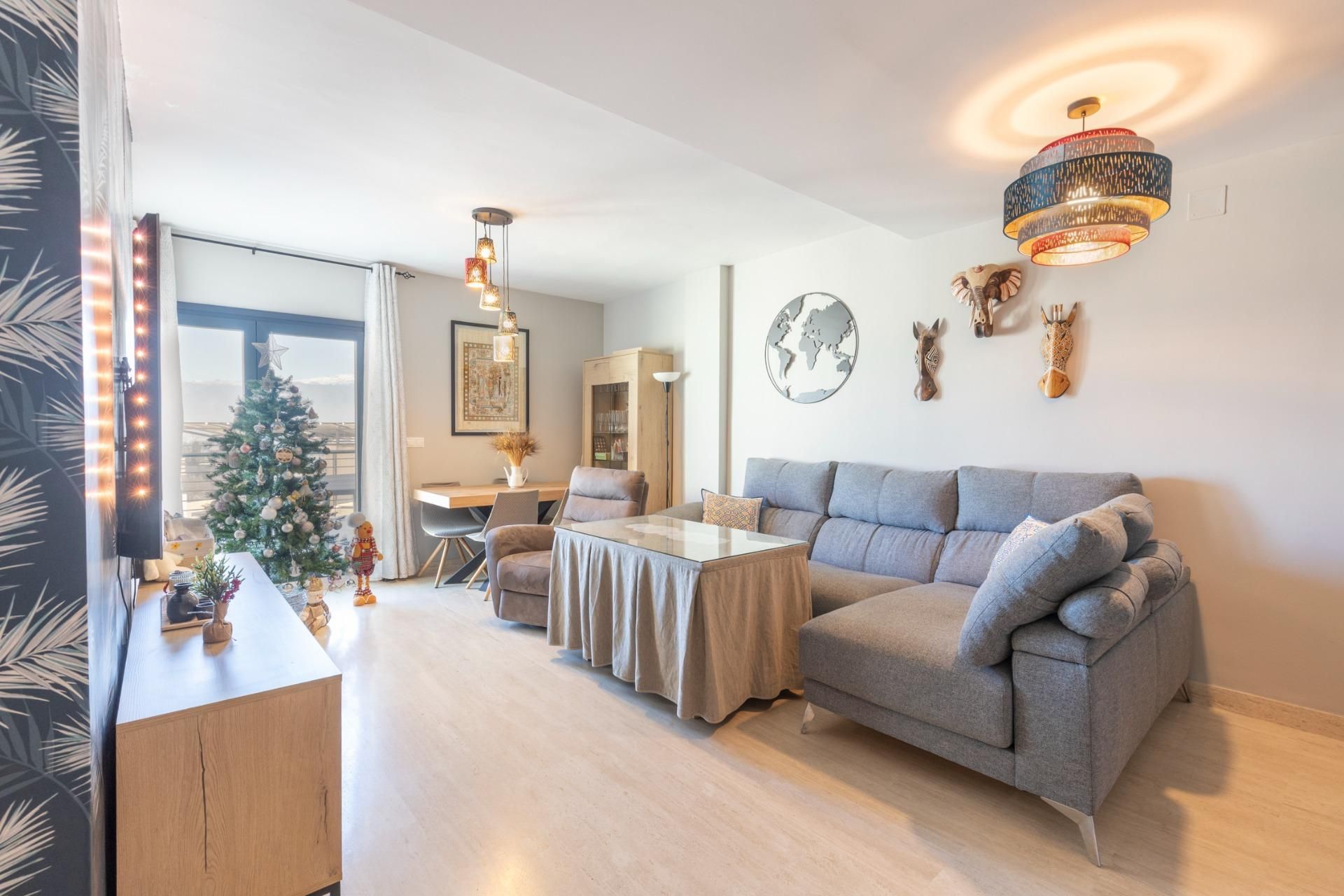 Sala d'estar de Casa adosada en venda en Las Gabias amb Aire condicionat, Calefacció i Jardí privat