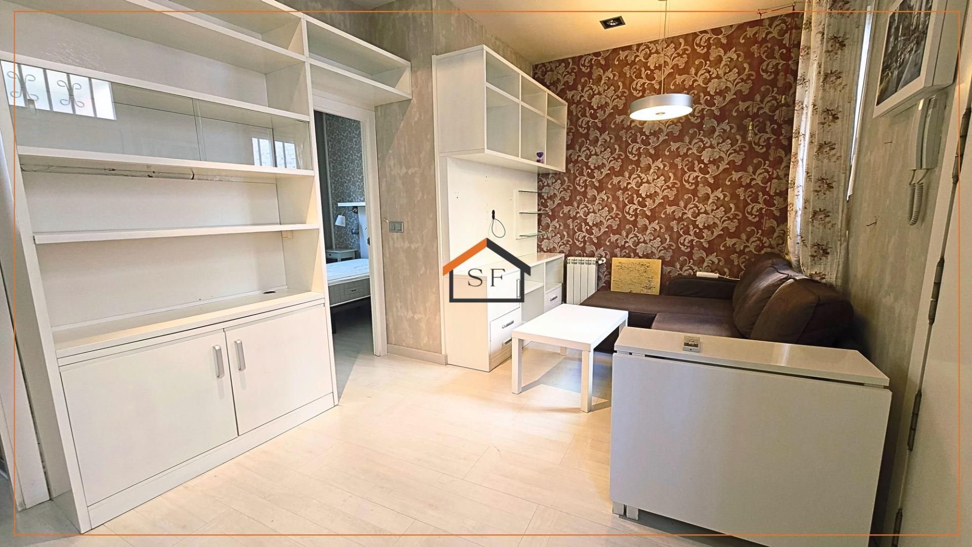 Sala d'estar de Apartament en venda en  Madrid Capital amb Aire condicionat i Calefacció