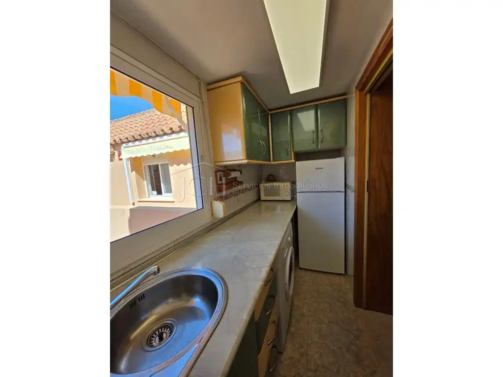 Cuina de Àtic de lloguer en Fuengirola amb Aire condicionat i Moblat