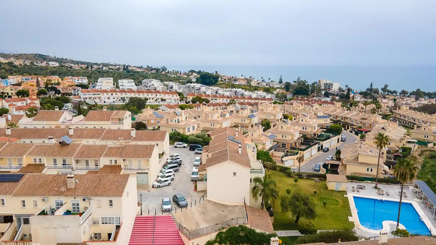 Vista exterior de Casa adosada en venda en Vélez-Málaga amb Calefacció, Jardí privat i Terrassa