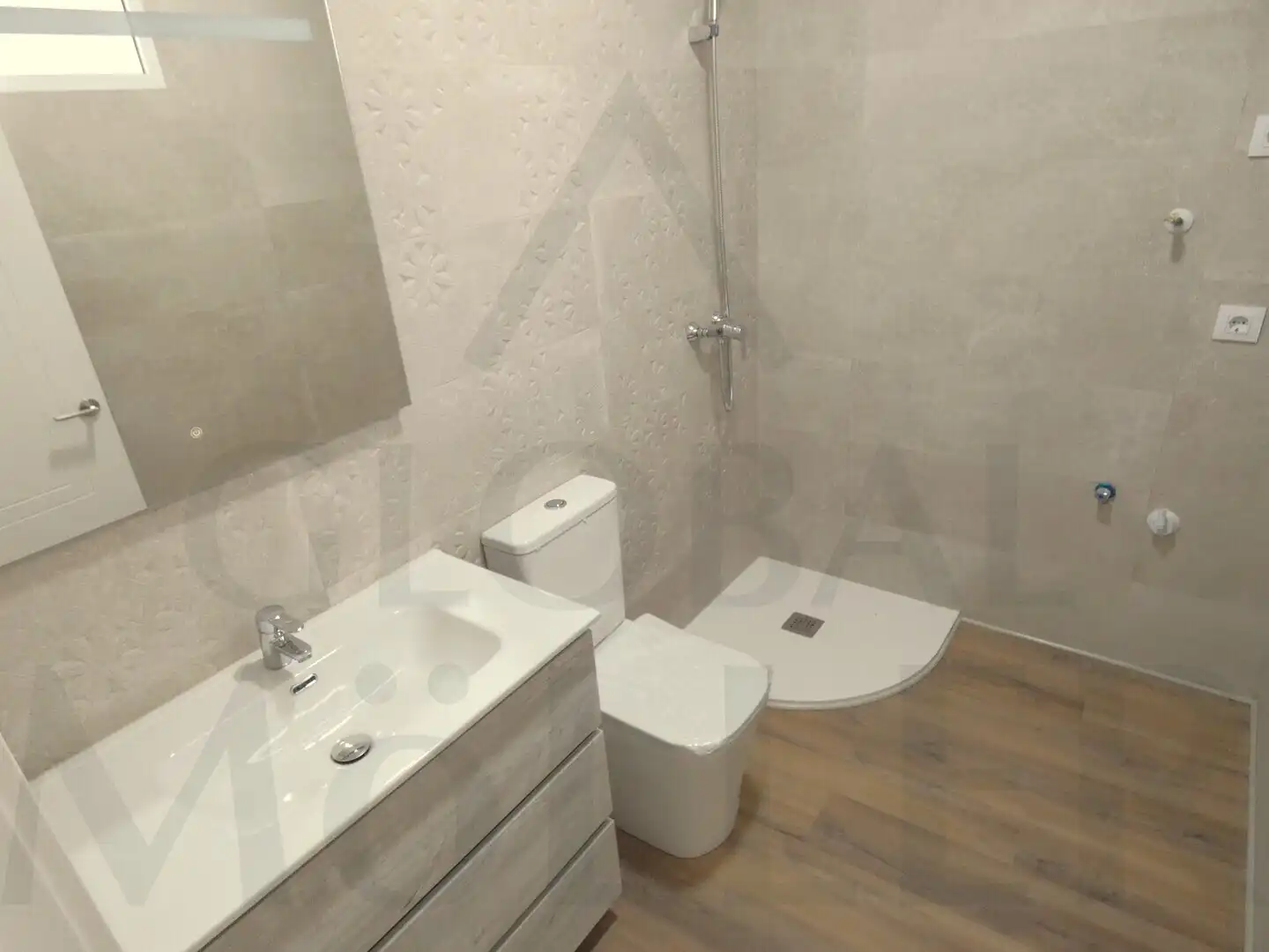 Baño de Piso en venta en Cartagena con Parquet, Trastero y Balcón