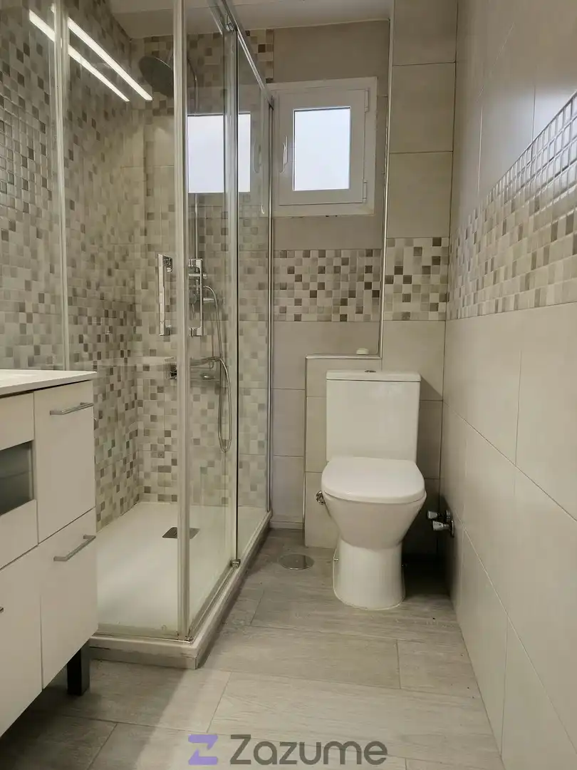 Bathroom of Flat for rent in Camas  with Terrace, Oven and Washing machine