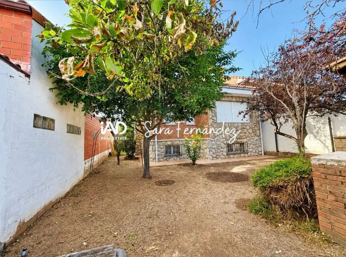 Vista exterior de Casa o xalet en venda en Sariegos amb Calefacció