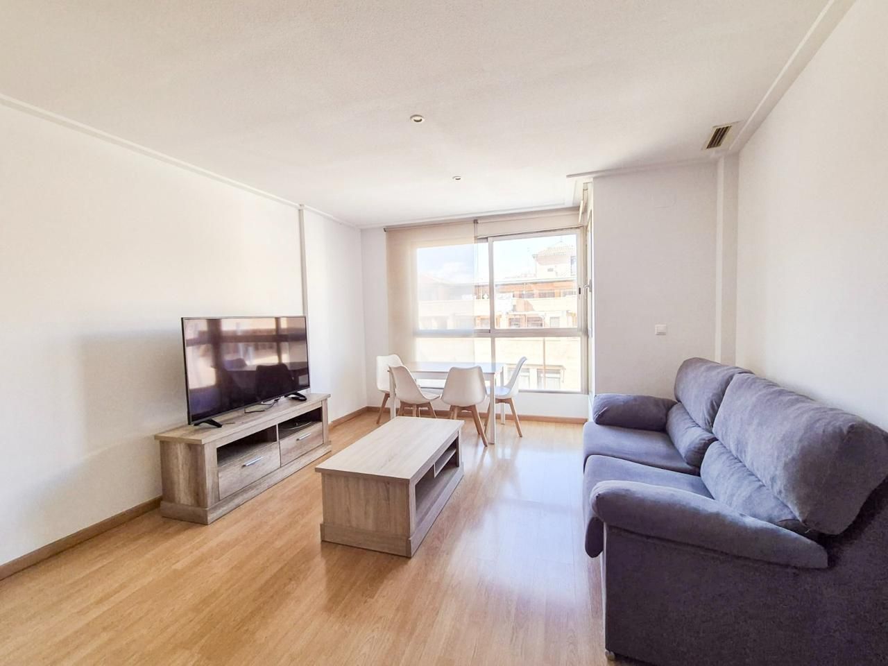 Sala d'estar de Pis en venda en Elche / Elx amb Aire condicionat i Moblat