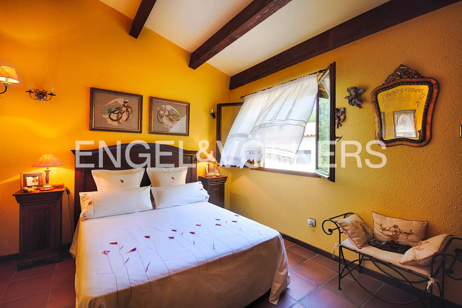 Habitación de Casa adosada en venta en Maçanet de Cabrenys con Calefacción y Jardín privado