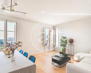 Living room of Flat for sale in  Barcelona Capital  with Air Conditioner, Heating and Balcony