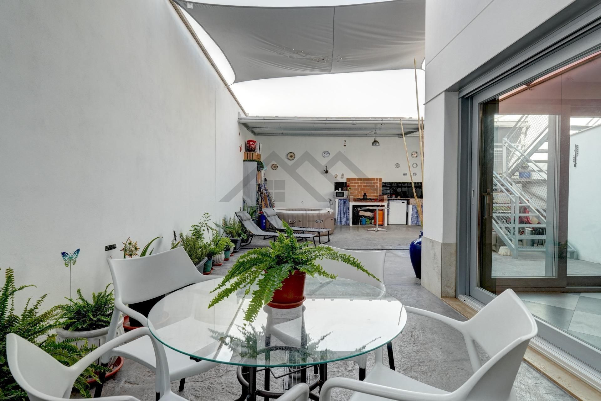 Terrassa de Casa o xalet en venda en La Pobla de Vallbona amb Aire condicionat, Jardí privat i Terrassa