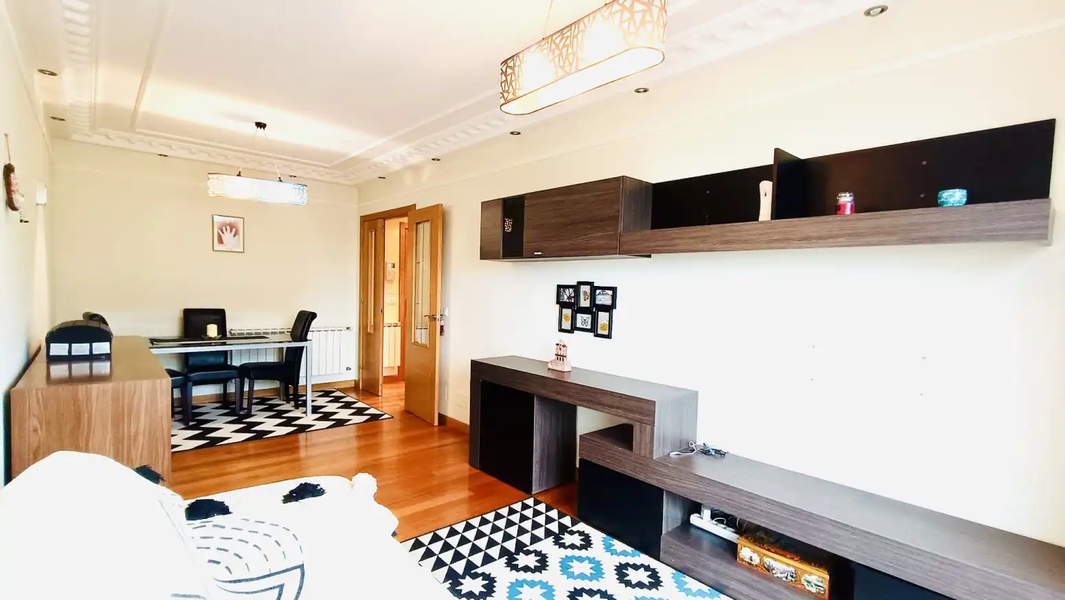 Wohnzimmer von Wohnung zur Miete in El Astillero   mit Heizung, Parkett und Möbliert