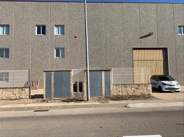 Industrial building to rent in Calle de Brussel·les 37