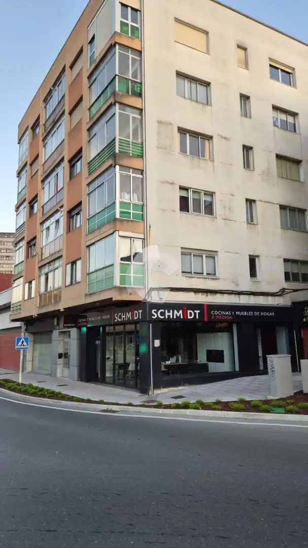 Vista exterior de Local en venta en Oleiros