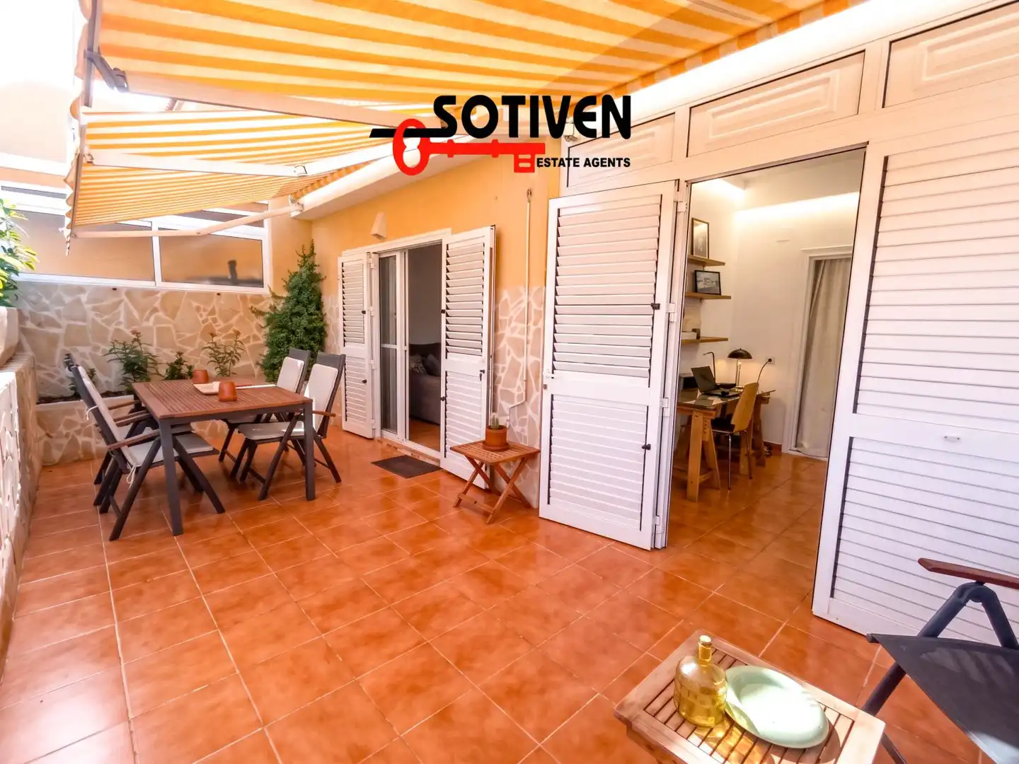 Vista exterior de Apartament de lloguer en Adeje amb Terrassa i Piscina comunitària