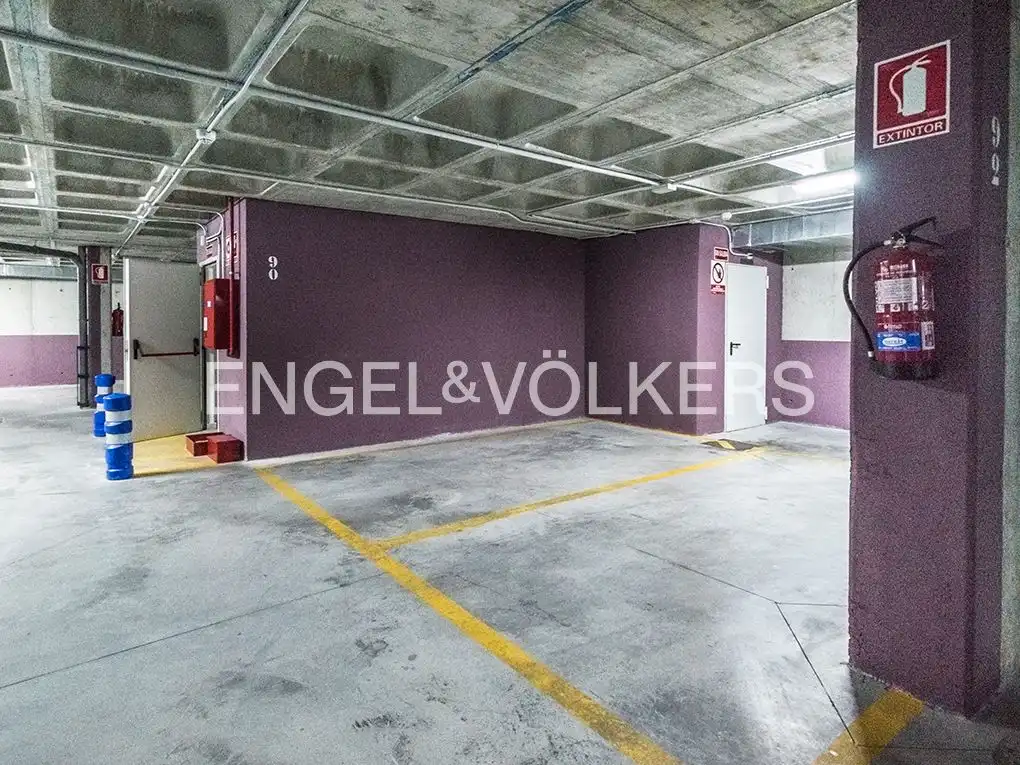 Parkplatz von Wohnung zur Miete in Madrid mit Heizung, Parkett und Schwimmbad