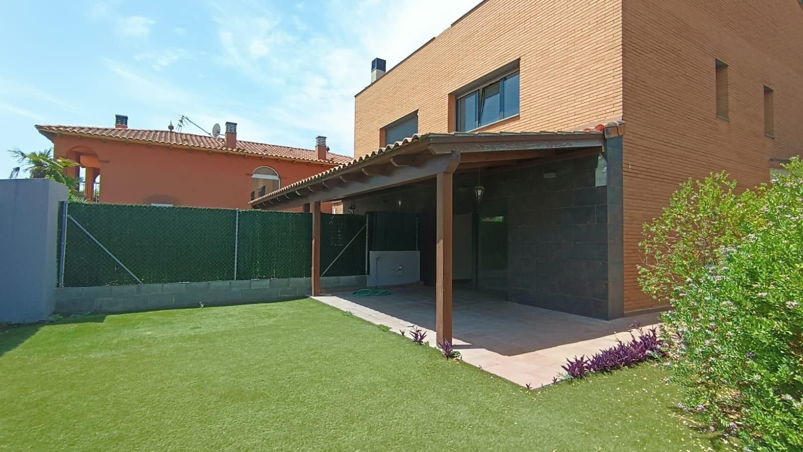Terrassa de Casa adosada en venda en Parets del Vallès