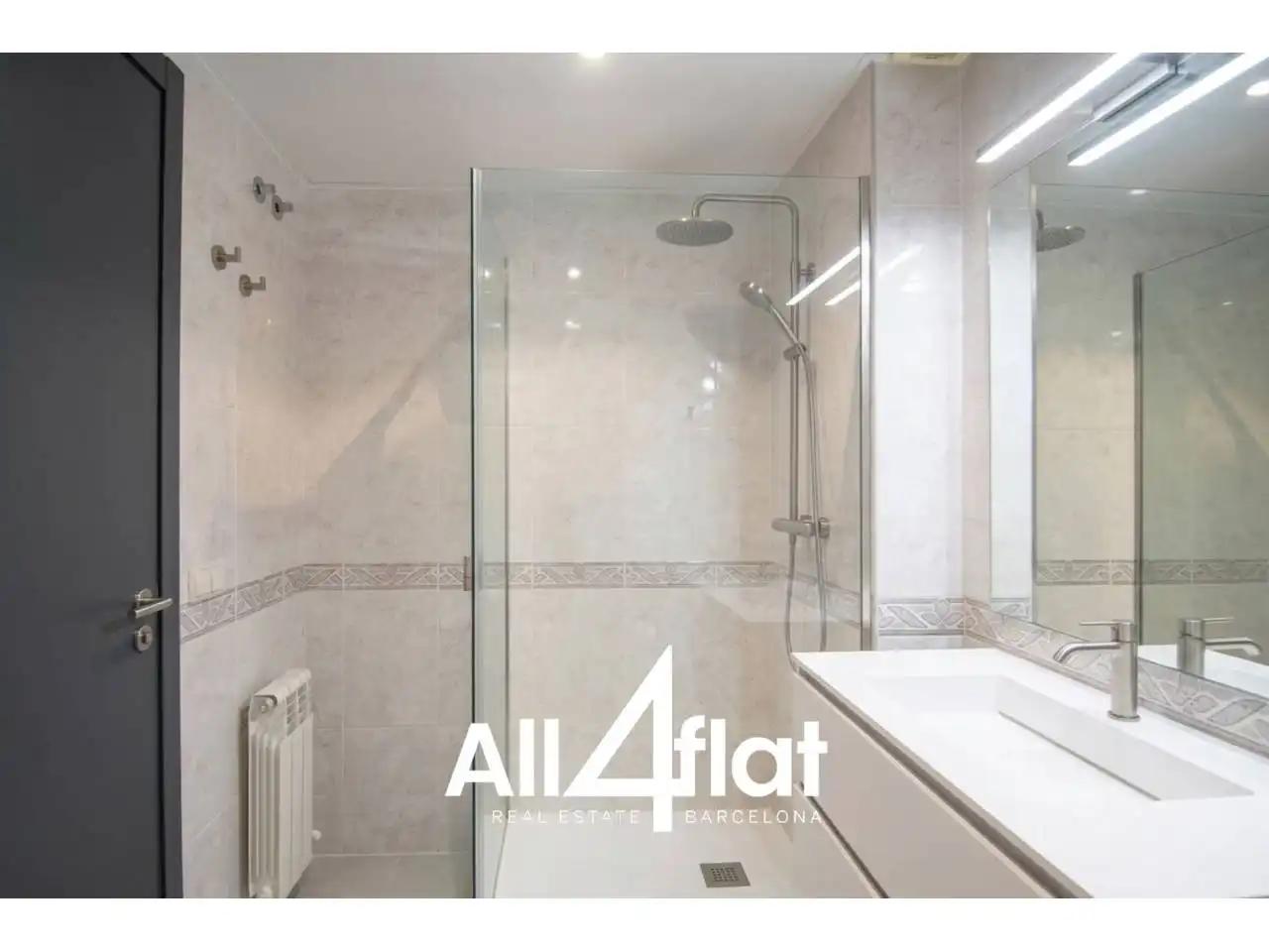 Badezimmer von Wohnung zum Verkauf in Viladecans mit Klimaanlage, Heizung und Balkon