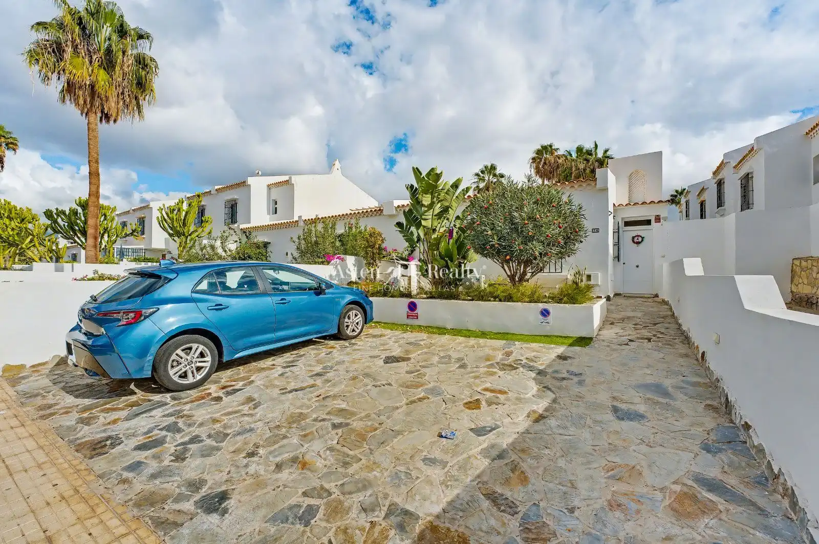 Vista exterior de Dúplex en venda en San Miguel de Abona amb Aire condicionat, Calefacció i Jardí privat