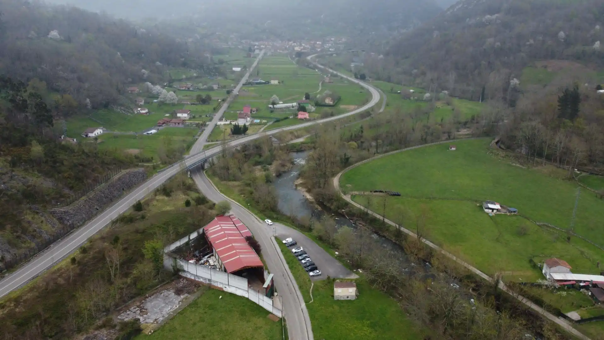 Vista exterior de Casa o xalet en venda en Laviana amb Calefacció, Jardí privat i Terrassa